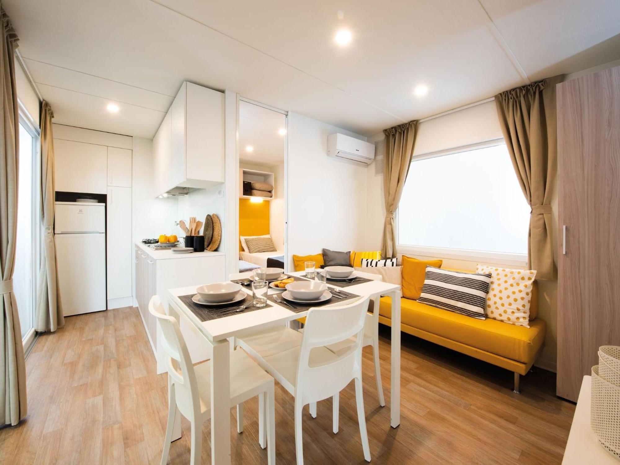 Mobile Home Mediteran Superior By The Pool In Caravan Park Strasko, Novalja Extérieur photo