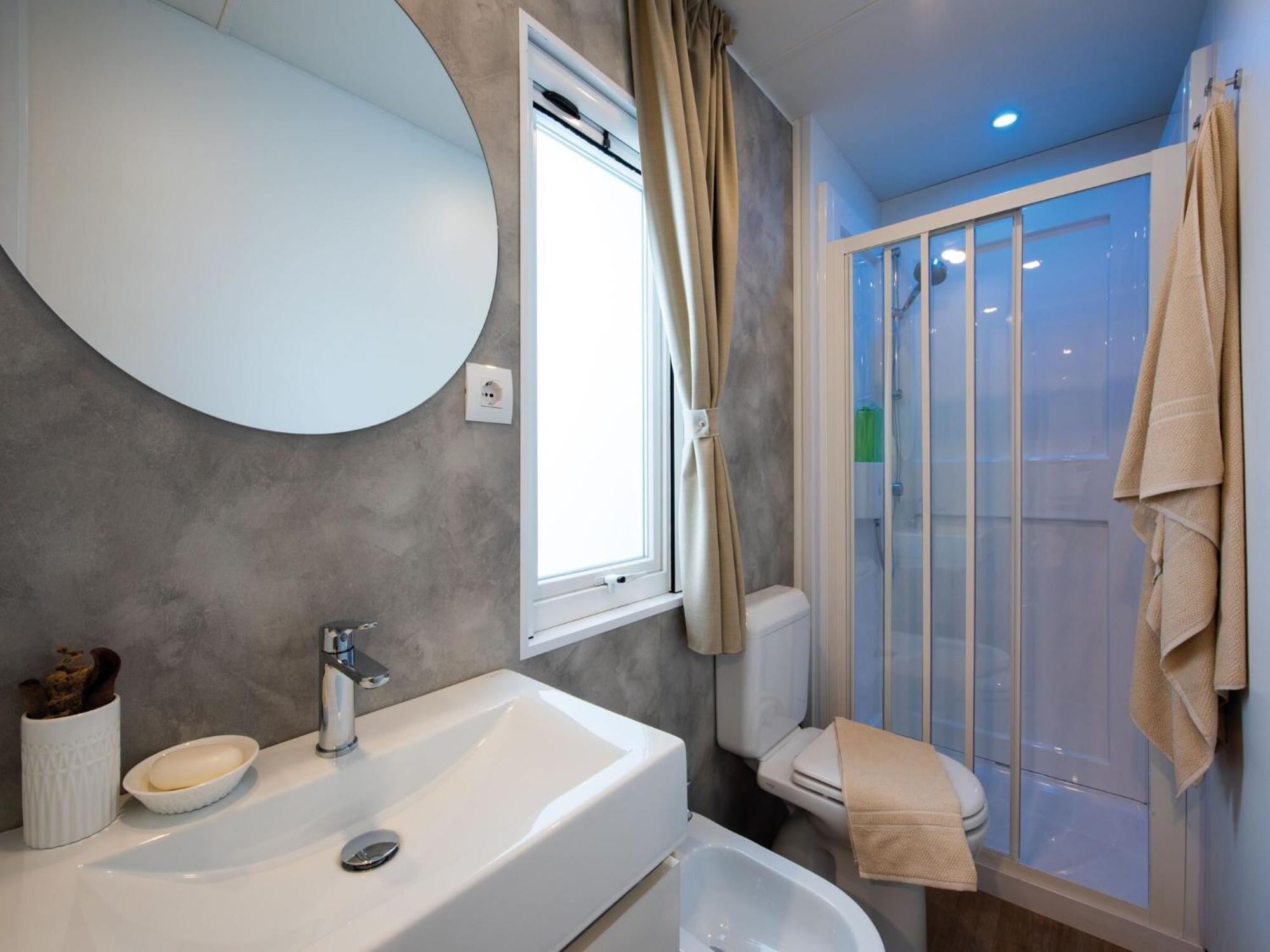 Mobile Home Mediteran Superior By The Pool In Caravan Park Strasko, Novalja Extérieur photo