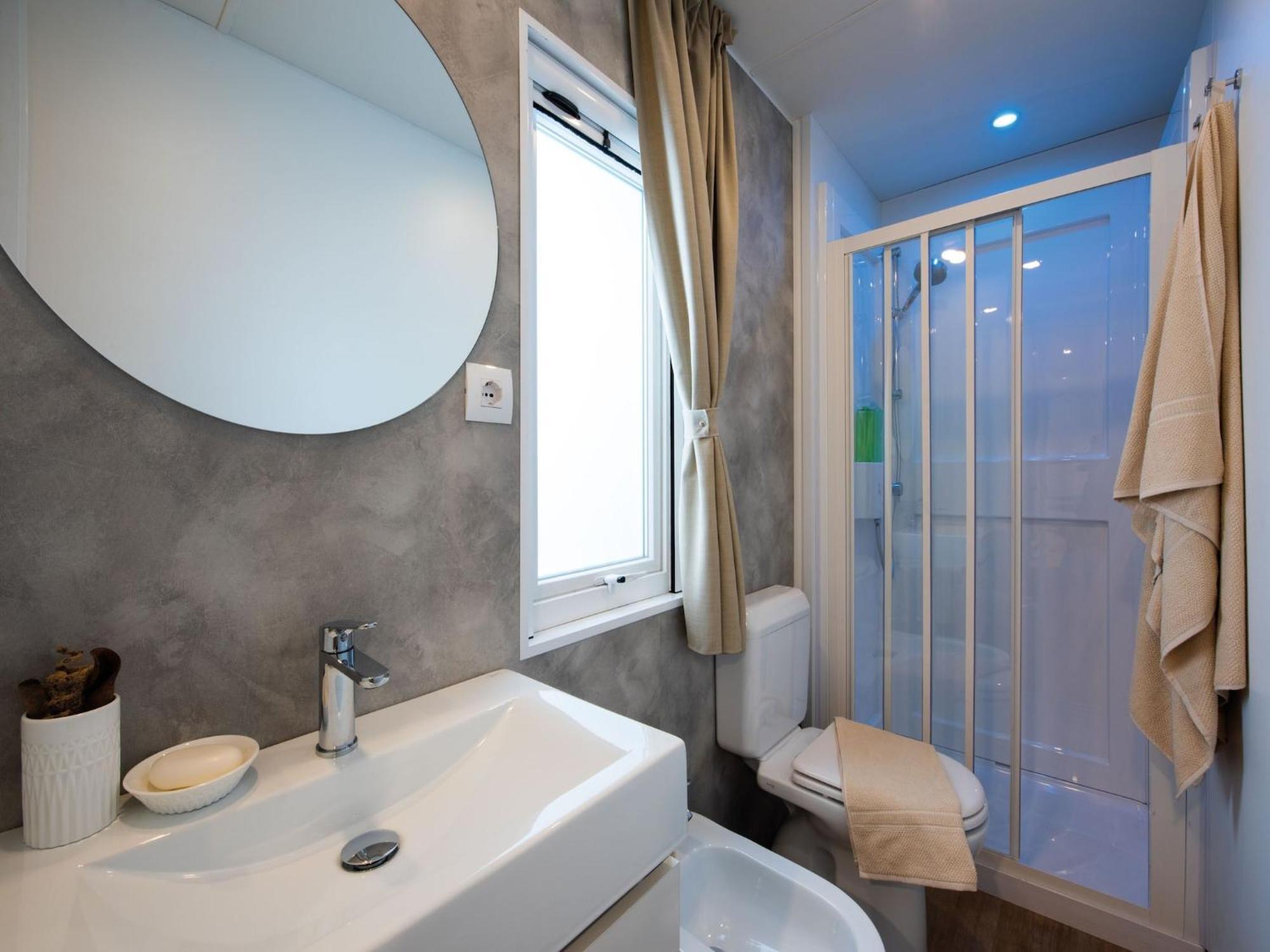 Mobile Home Mediteran Superior By The Pool In Caravan Park Strasko, Novalja Extérieur photo