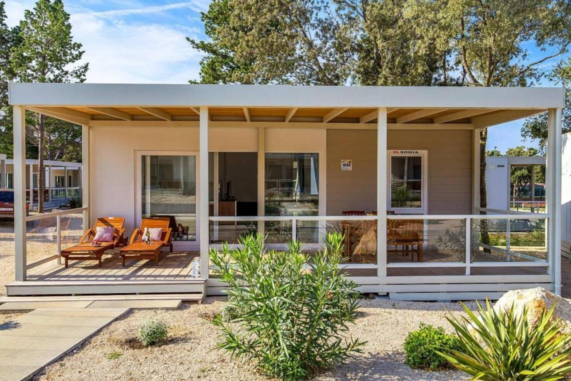Mobile Home Mediteran Superior By The Pool In Caravan Park Strasko, Novalja Extérieur photo
